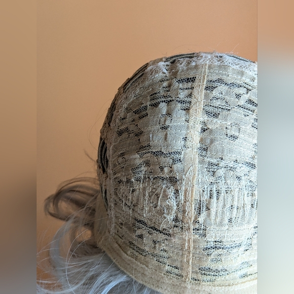 Sexy Short Wavy Curly Parting Synthetic Wig Gray The cap is medium/ regular size - Picture 9 of 11